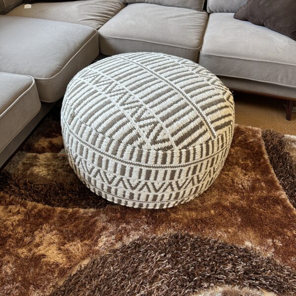 large round pouf