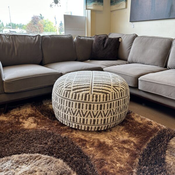 large round pouf