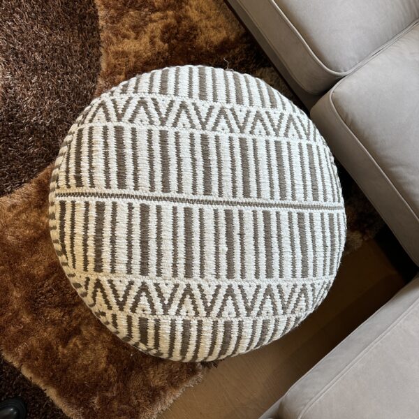 large round pouf